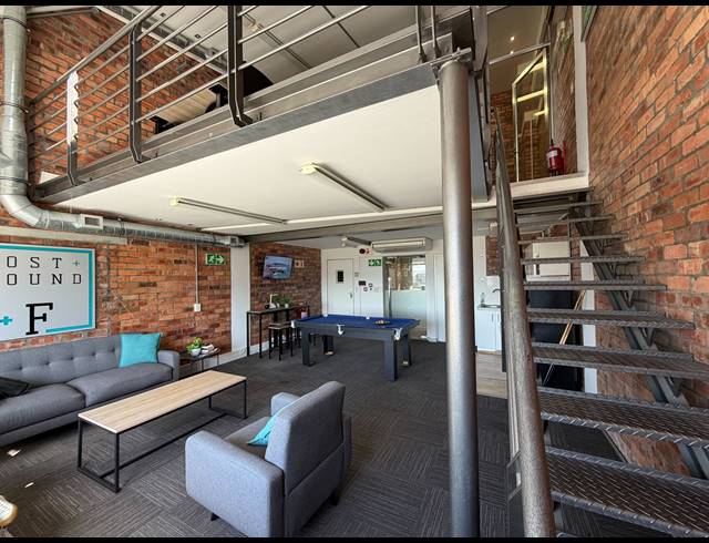 92M² BUILDING TO LET IN GREEN POINT